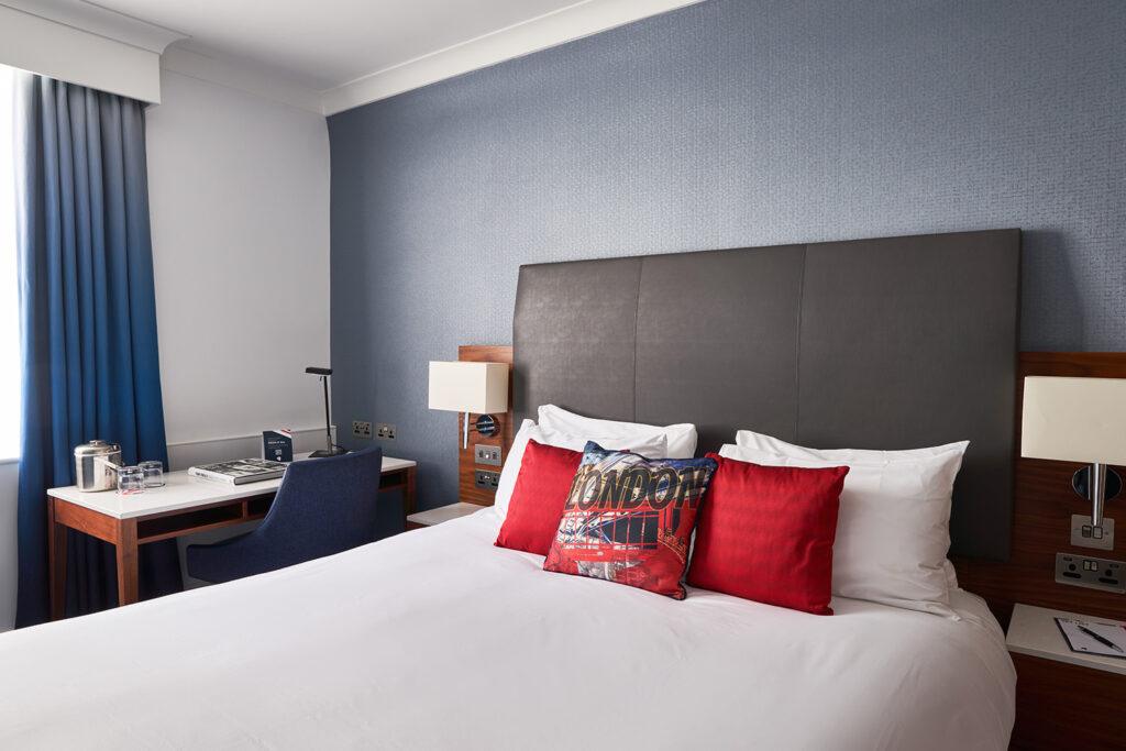 Bed at the Classic Double Room - The Cumberland