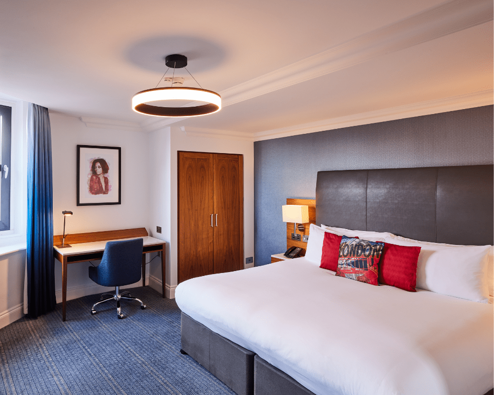 Executive King Room with bed and desk at The Cumberland Hotel