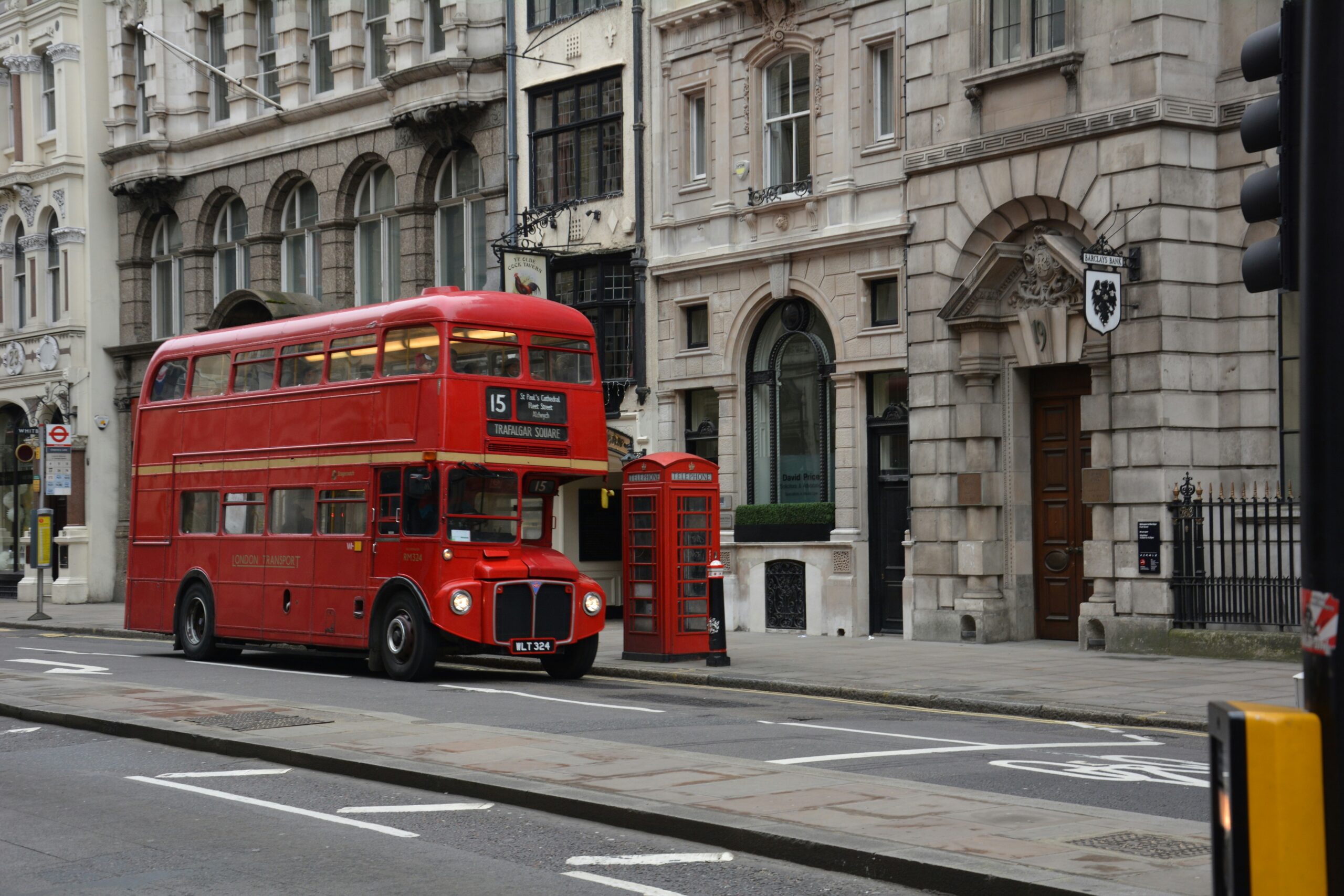 Bus Tours in London The Cumberland Hotel Blog Image