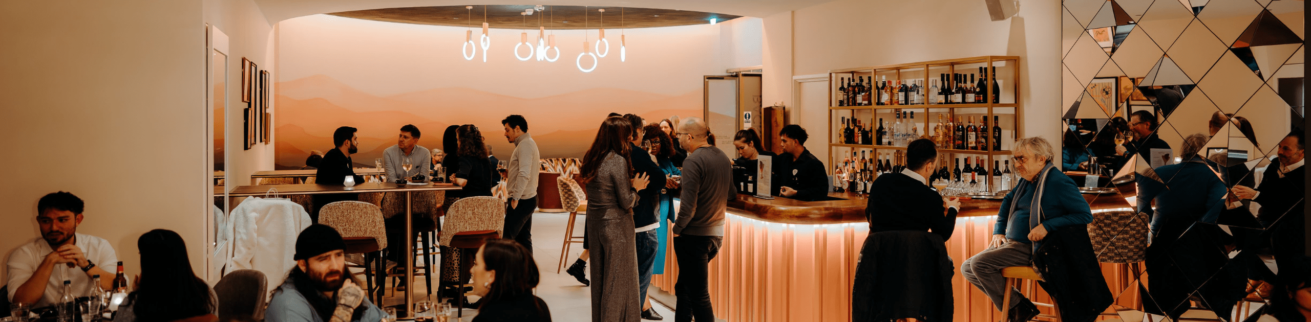 Lírica restaurant and bar area at The Cumberland Hotel